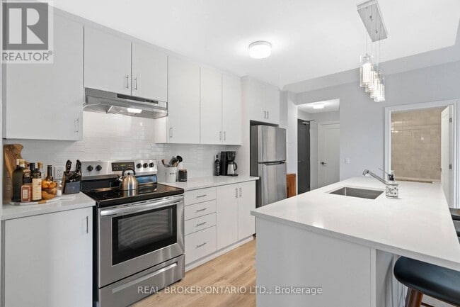 Photo du bâtiment - 1350 Hemlock Rd