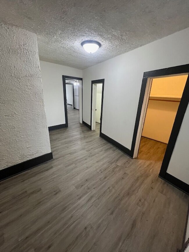 Foto del edificio - 111 N Polk St