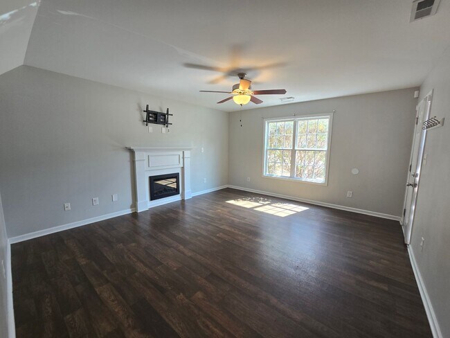 Foto del edificio - NEW LISTING!!!!!