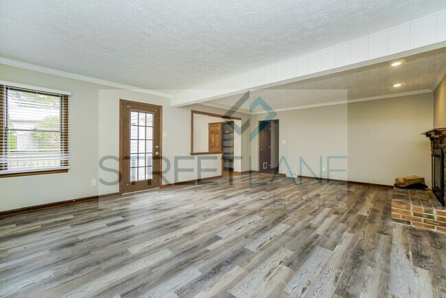 Building Photo - REDUCED! - Now offering $500 off first ful...