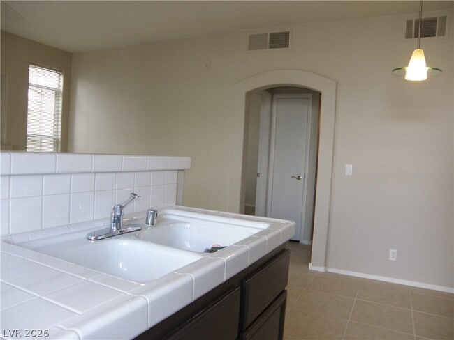 Building Photo - 2201 Ramsgate Dr