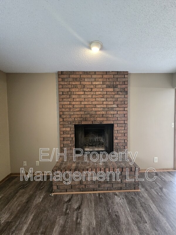 Building Photo - 9105 W Westlawn St