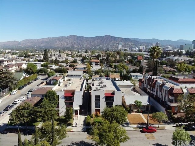 Primary Photo - 425 W Lomita Ave