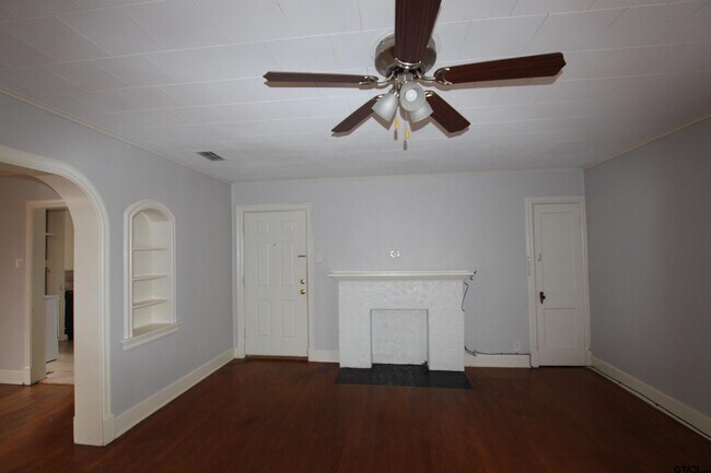 Building Photo - 132 Rowland Pl