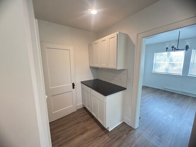 Foto del edificio - Adorable 3 bedroom home with central air a...