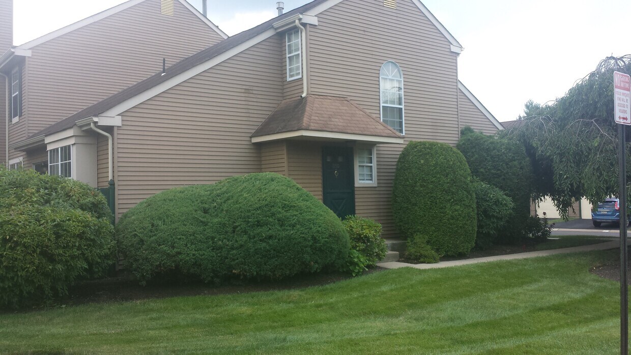 End unit - 650 Alder Ct
