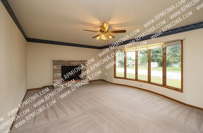 Building Photo - 605 4th Ave