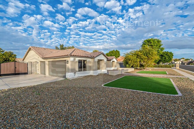 Building Photo - LUXURY NW MESA PROPERTY!