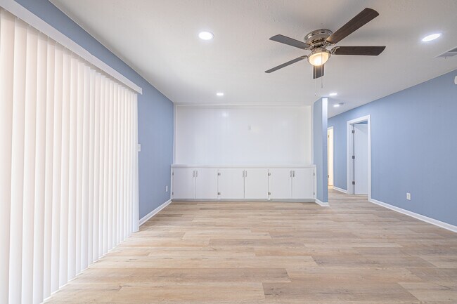 Foto del edificio - 707 Norwood Ln