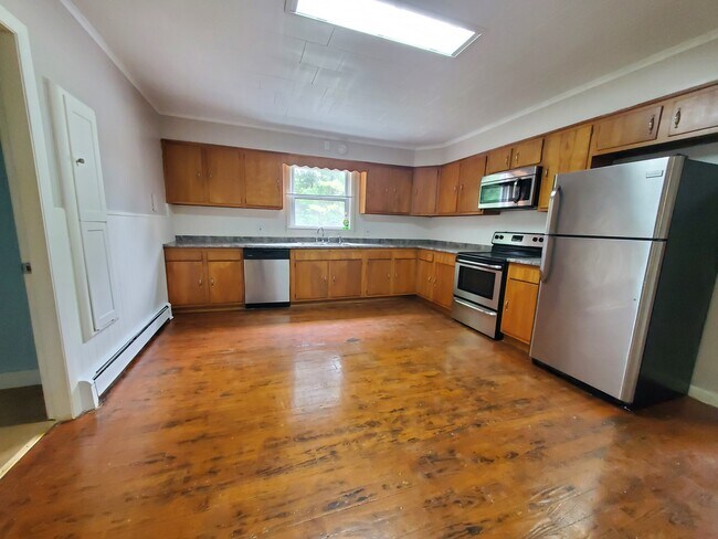 Building Photo - 118 Gamage Ave