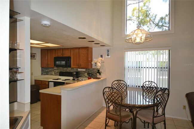 Foto del edificio - 336 Woodlake Wynde