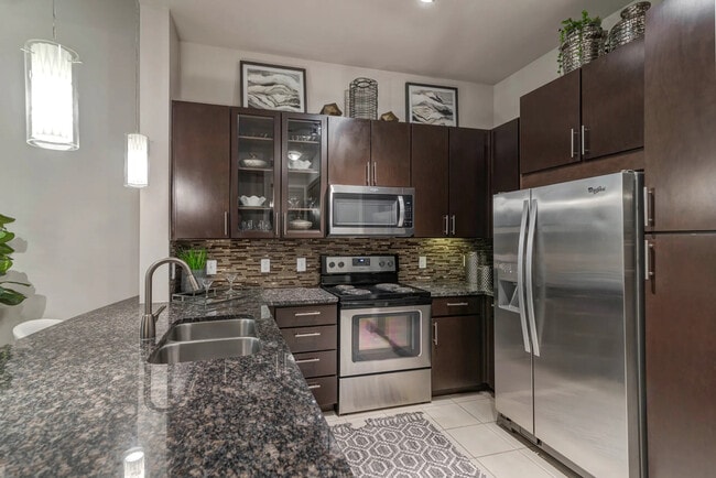 1 Month Free on a 2/2 in Central Houston! - 1 Month Free on a 2/2 in Central Houston! Apartment