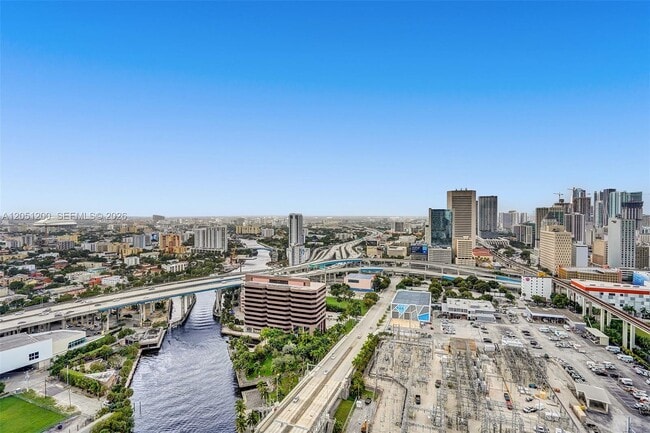 Foto del edificio - 185 SW 7th St
