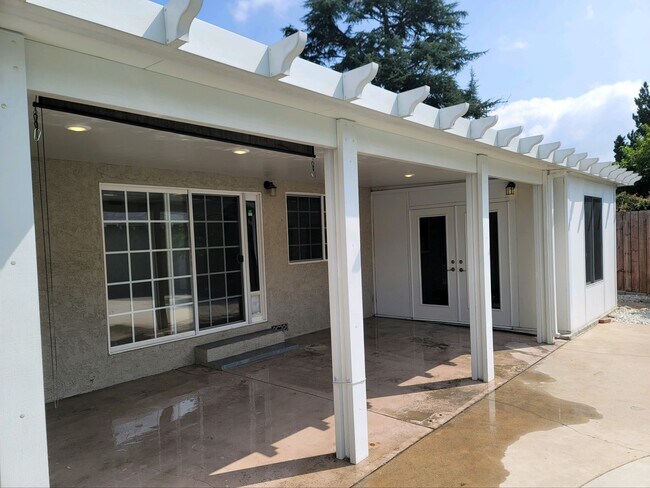 Building Photo - 5439 Coldwater Canyon Ave