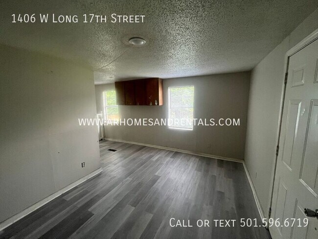 Building Photo - 1406 W Long 17th St