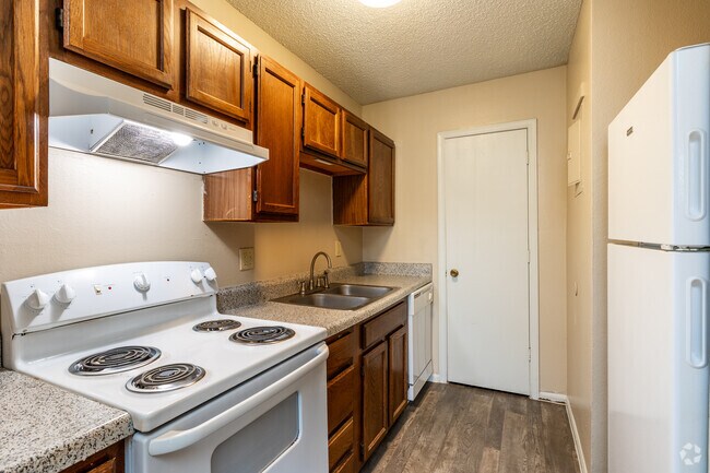2 habitaciones, 1 baño - 745 pies cuadrados - Cocina - Southfork Apartments