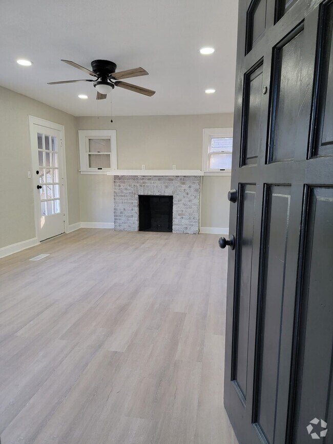 Manheim Park Apartments for Rent with Washer & Dryer Kansas City, MO