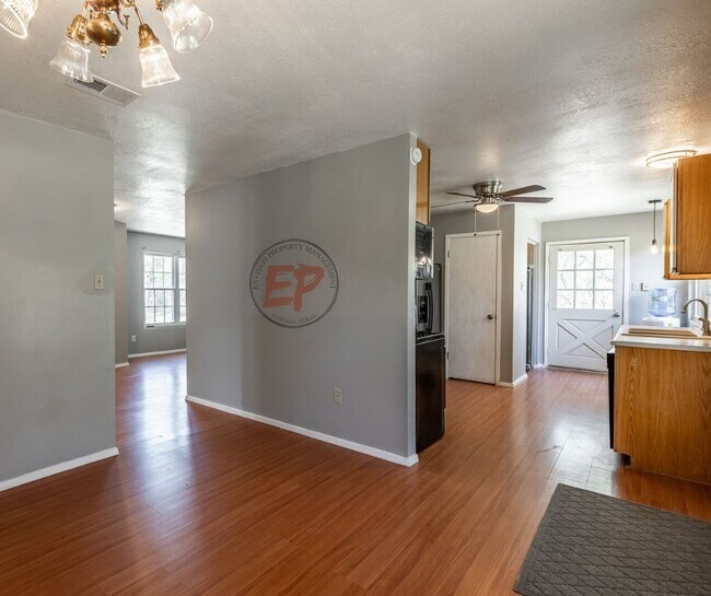 Foto del edificio - 910 N Magnolia Ave