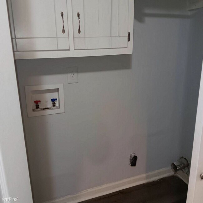 Building Photo - 2 br, 1 bath Duplex - 9255 Cedar Ridge Dri...