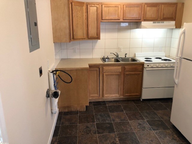 Kitchen - 2612 Wayne St