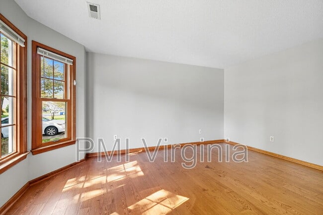Building Photo - 932 Nugent Dr