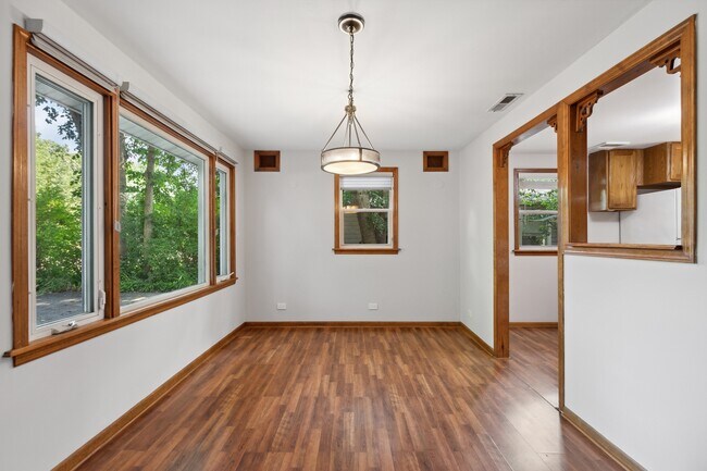 Building Photo - 42 Burr Oak Dr