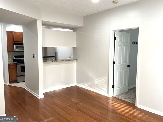Building Photo - 1250 Parkwood Cir SE