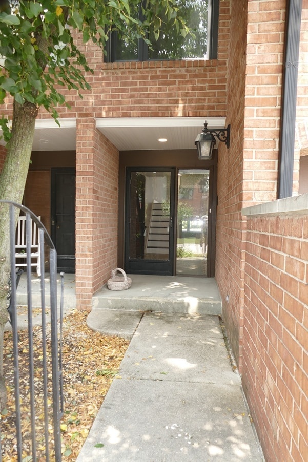 Building Photo - 19w286 Governors Trail