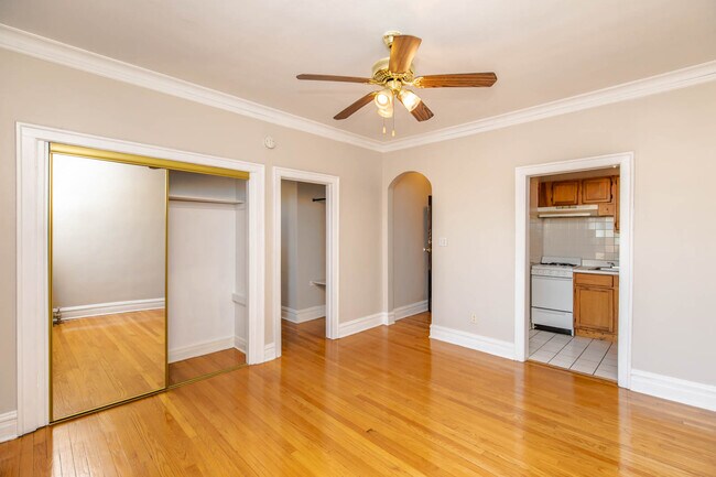 Building Photo - 2209 S 61st Ct