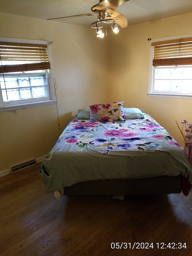 Foto del edificio - 1745 W 163rd St
