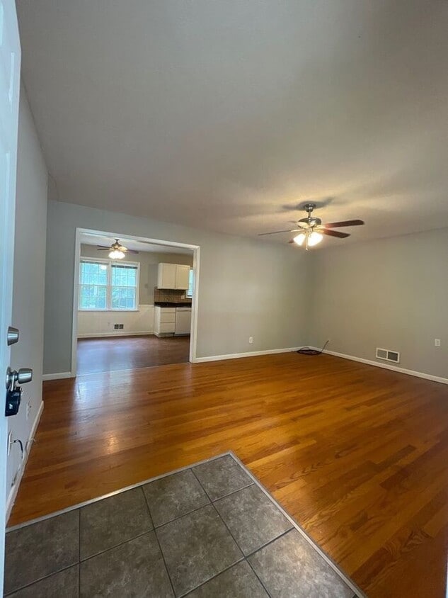 4 bd / 2.5 ba Independence 1325 House for Rent in Independence, MO