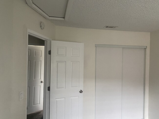 Building Photo - 359 S Maple Ave