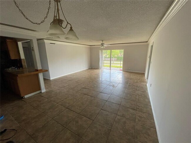 Building Photo - 11604 NW 29th Ct