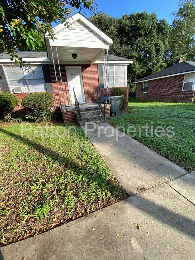Foto del edificio - 1013-1015 Munsen Springs Drive