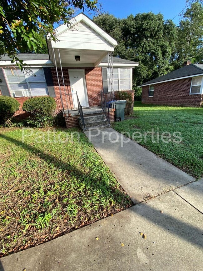 Building Photo - 1013-1015 Munsen Springs Drive