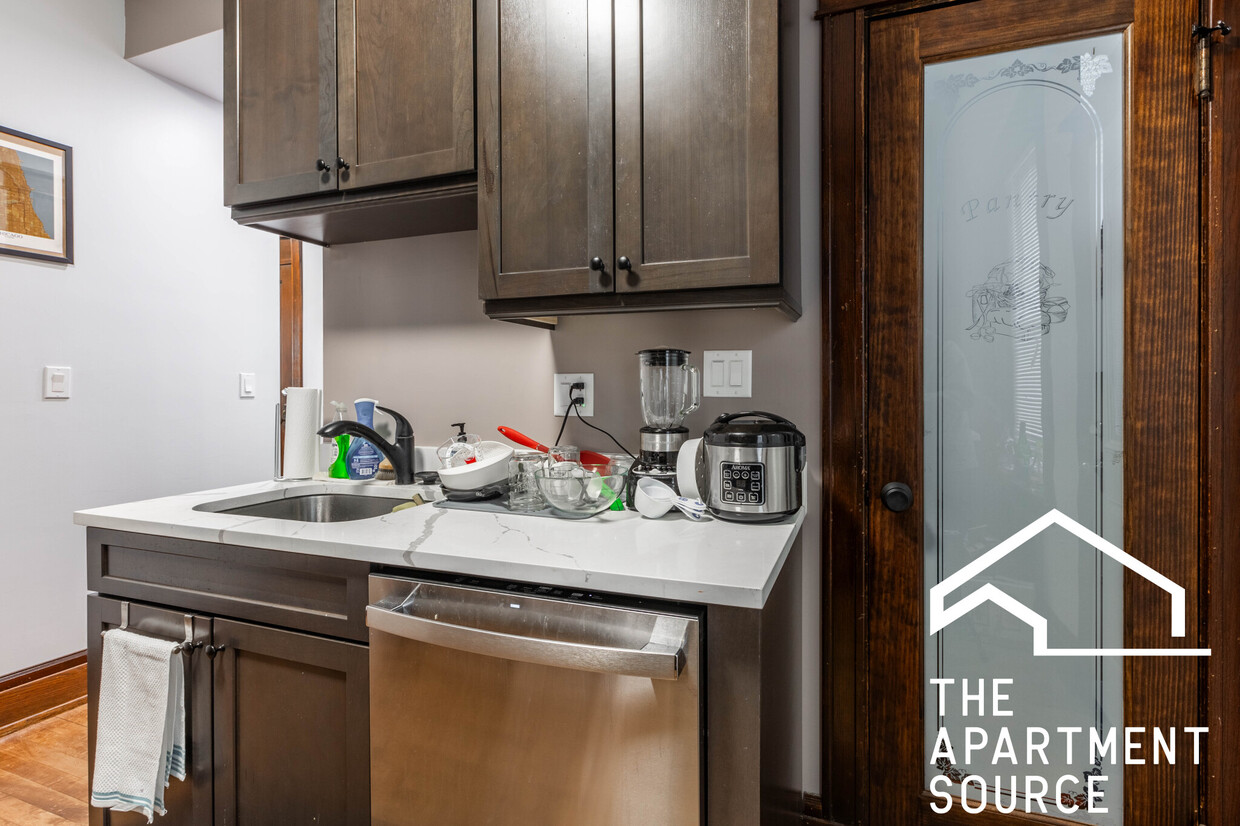 Foto principal - 3516 N Lakewood Ave