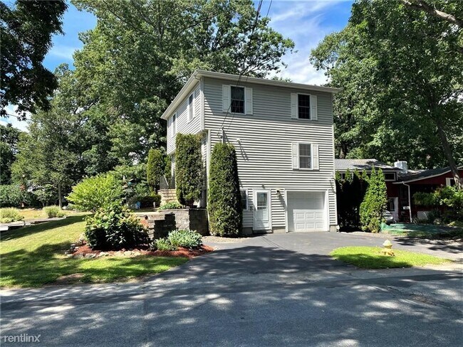Building Photo - 3 br, 2 bath House - 303 Reservoir Ave