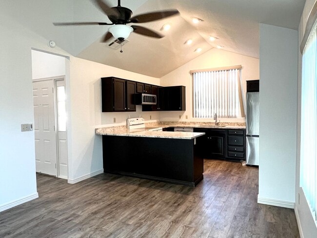 Building Photo - Spacious Updated 3 Bed/2 Bath in Excellent Peoria Location