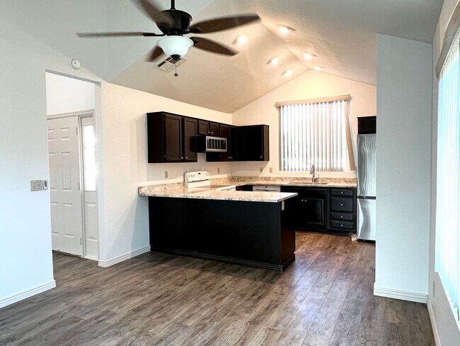 Foto del edificio - Spacious Updated 3 Bed/2 Bath in Excellent Peoria Location