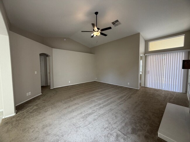 Foto del edificio - Desirable Arrowhead Ranch Home