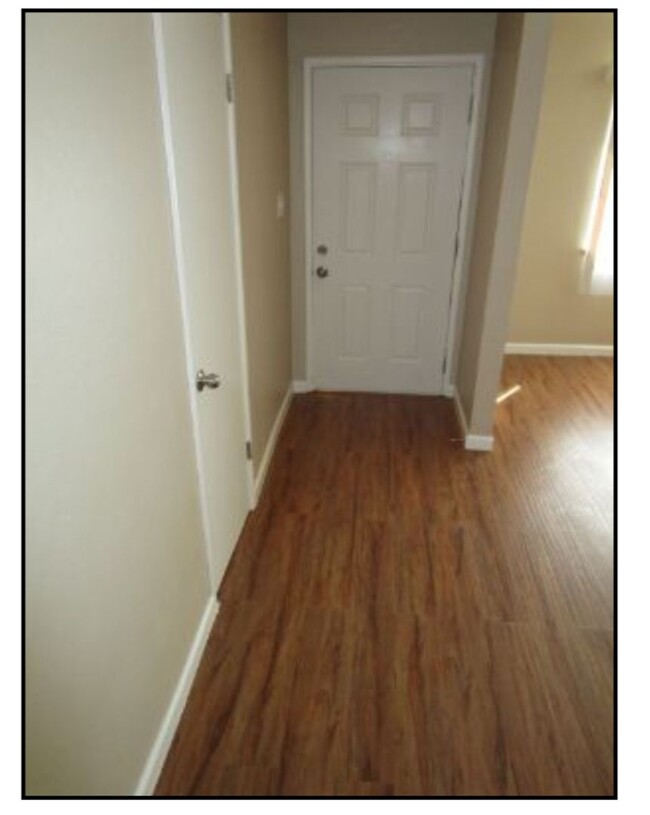 Building Photo - 3 Bedroom 2 Bath available soon