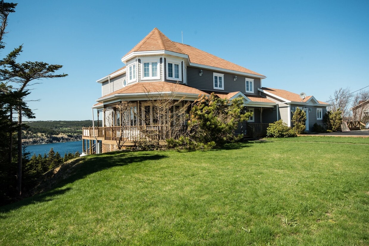 Primary Photo - 33 Motion Dr