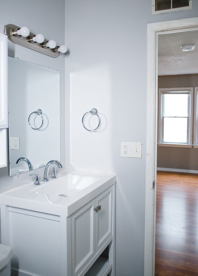 Foto del edificio - 12302 Milligan Ave