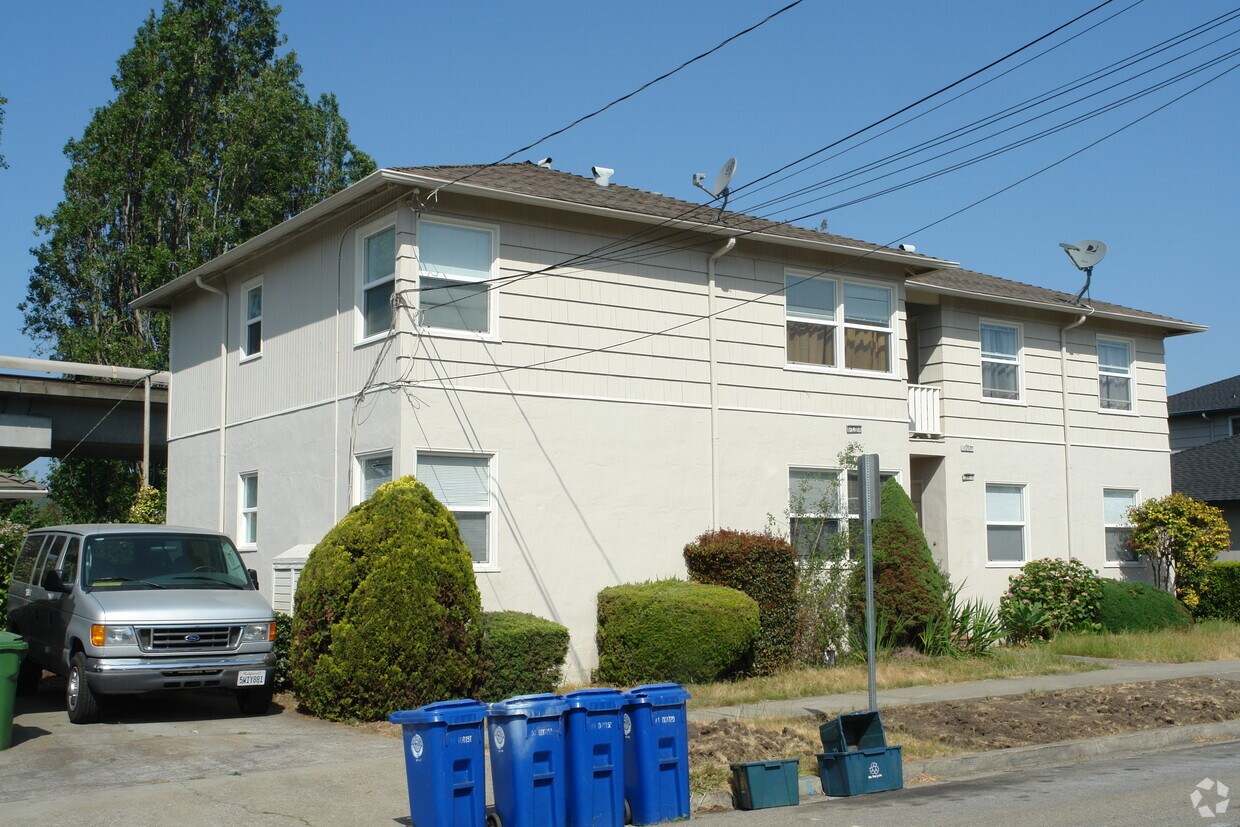 Primary Photo - 545 Elm St