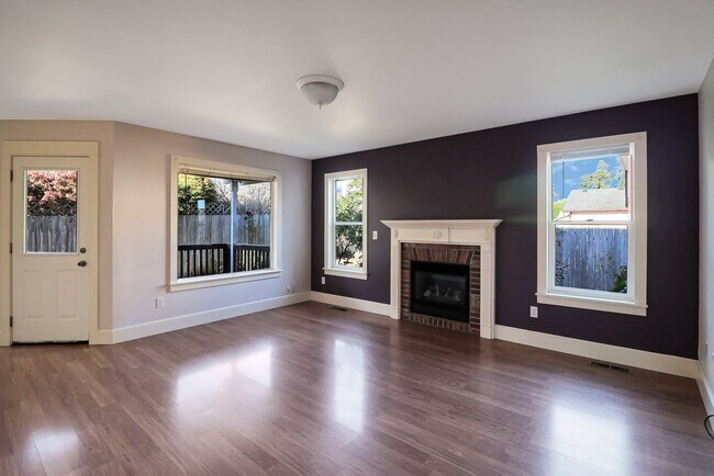 Foto del edificio - 3 Bed 2 Bath - Bonus Room - Groups - Pet F...