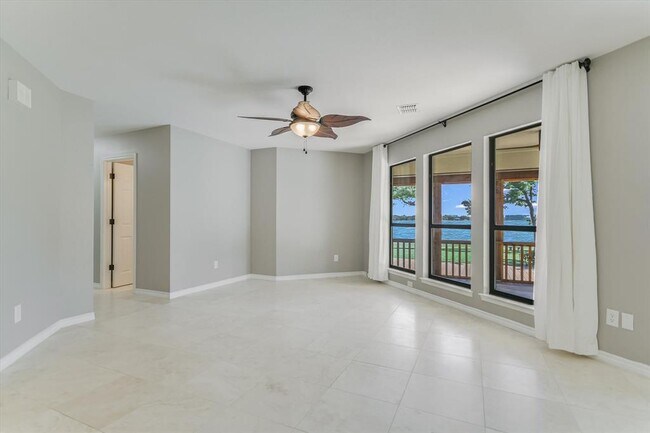 Building Photo - 106 Agarita Dr