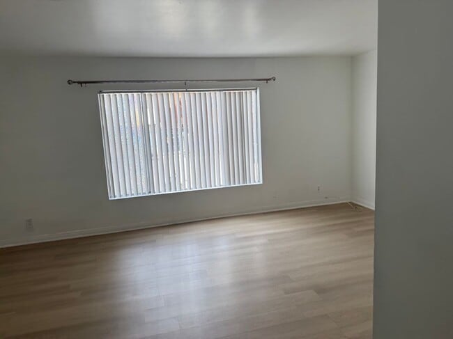 Building Photo - 749 S Berendo St