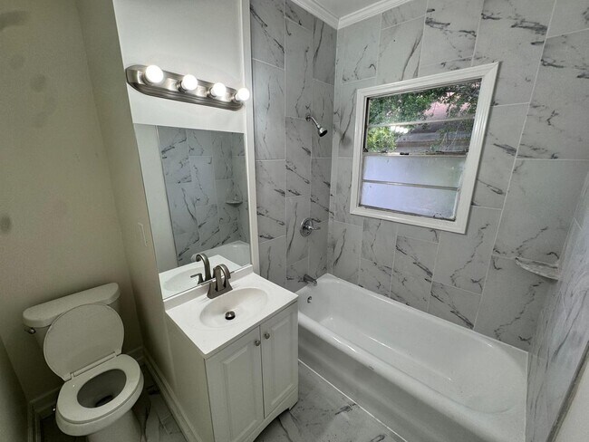 Foto del edificio - 3 Bedroom Single Family House 611 DIP in Mobile, AL 36606