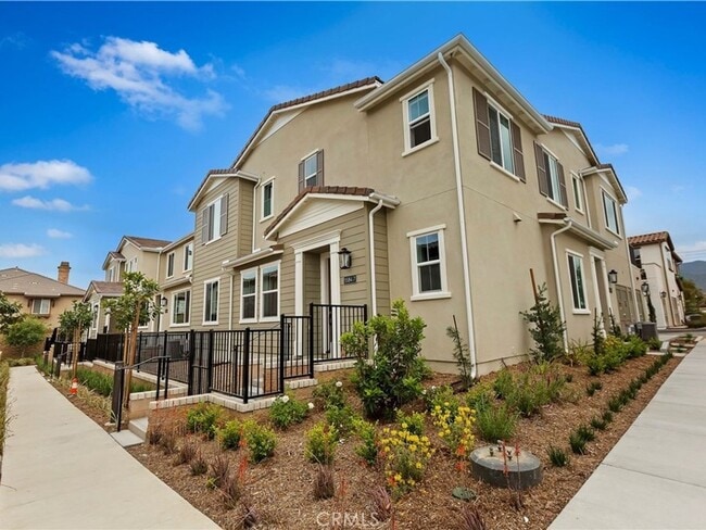 Building Photo - Beautiful brand new 3 Bedroom Townhome in ...