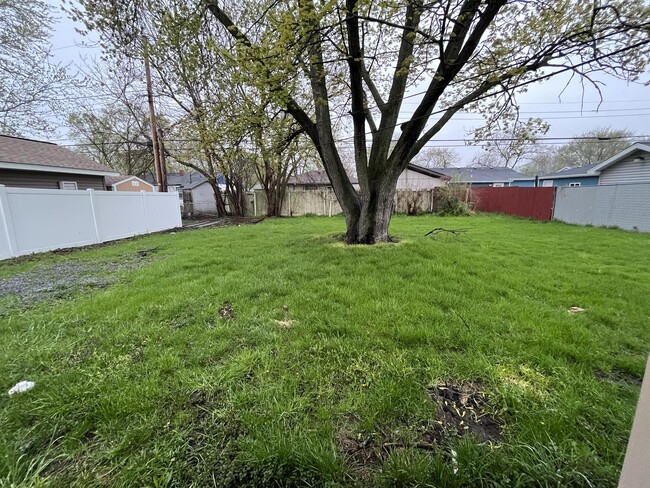 Building Photo - 7808 Beech Ave